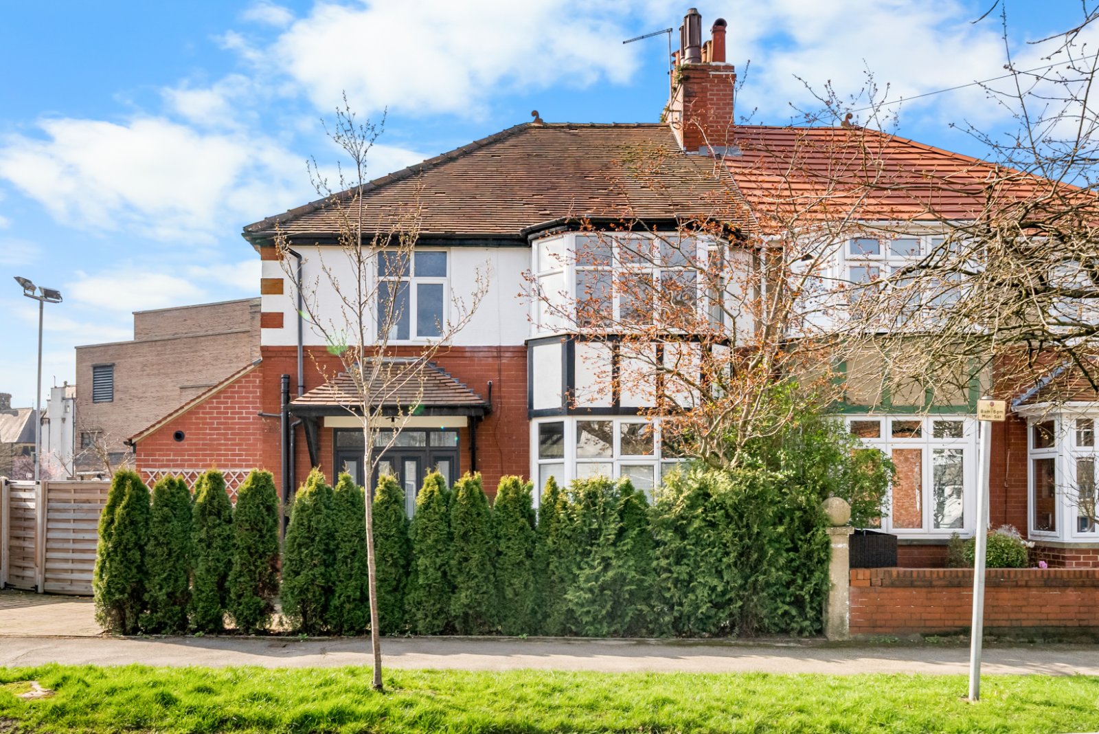 4 bedroom  semi-detached house for sale