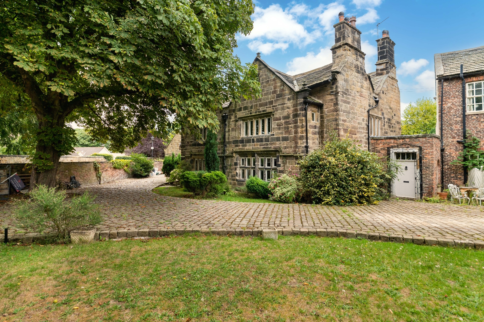 4 bedroom  detached house to rent