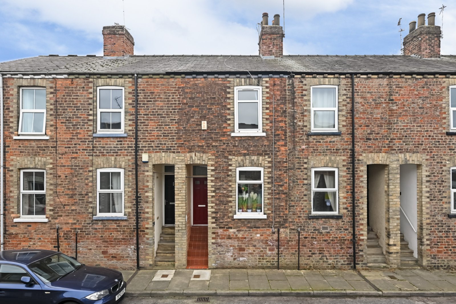 2 bedroom  terraced house for sale