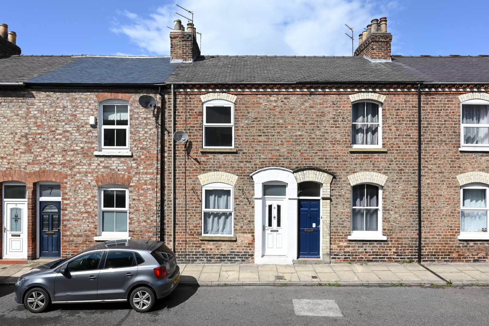 2 bedroom  terraced house for sale