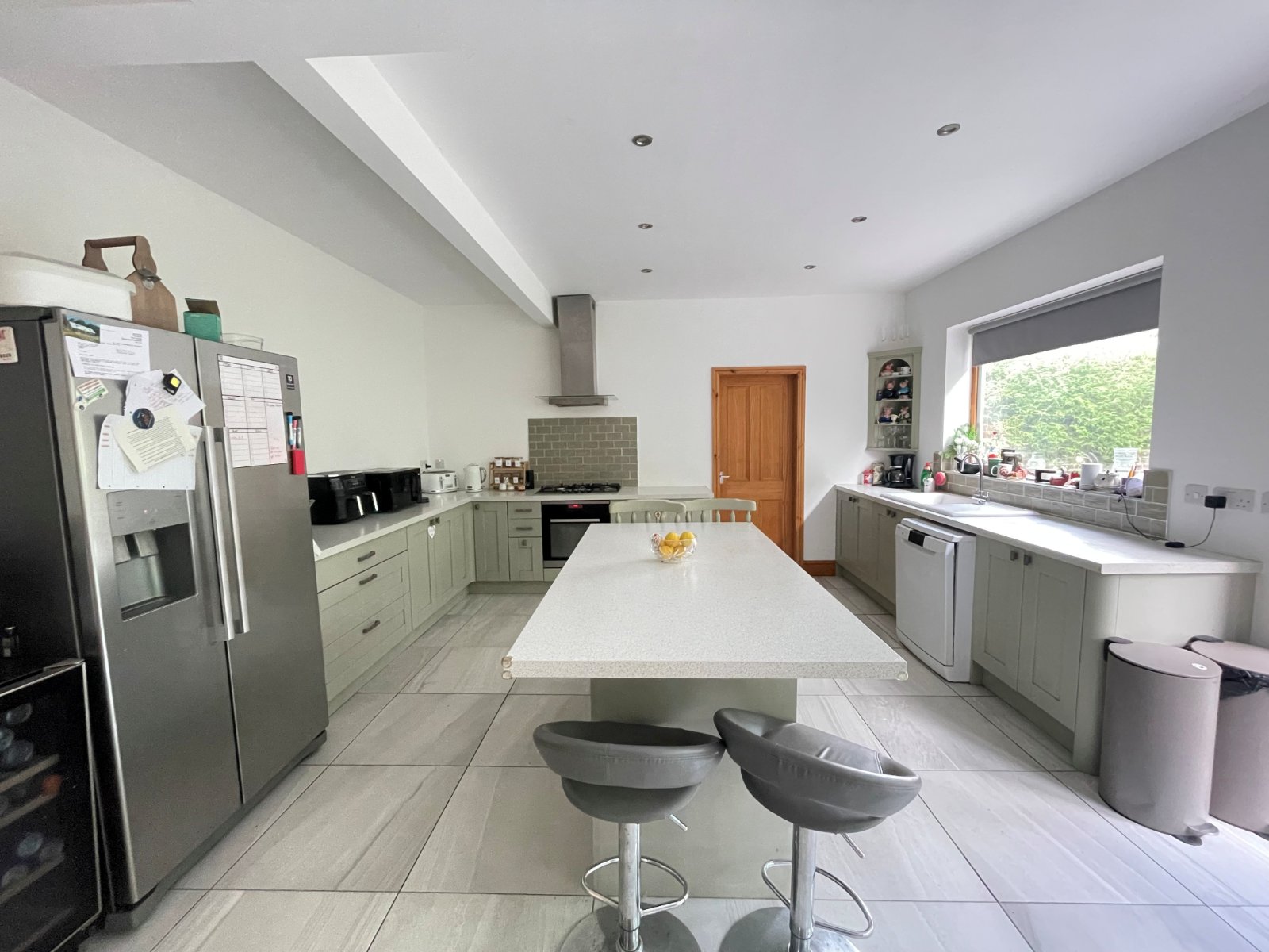 4 bedroom  detached house to rent