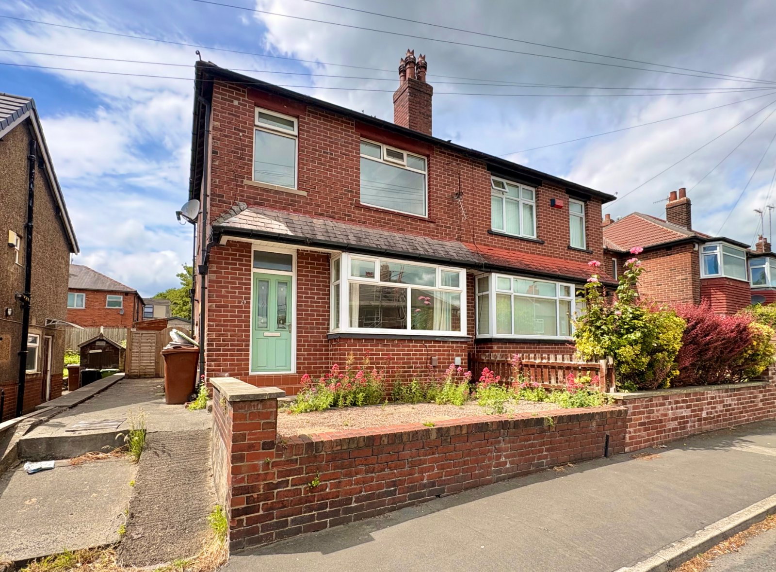 3 bedroom  semi-detached house to rent