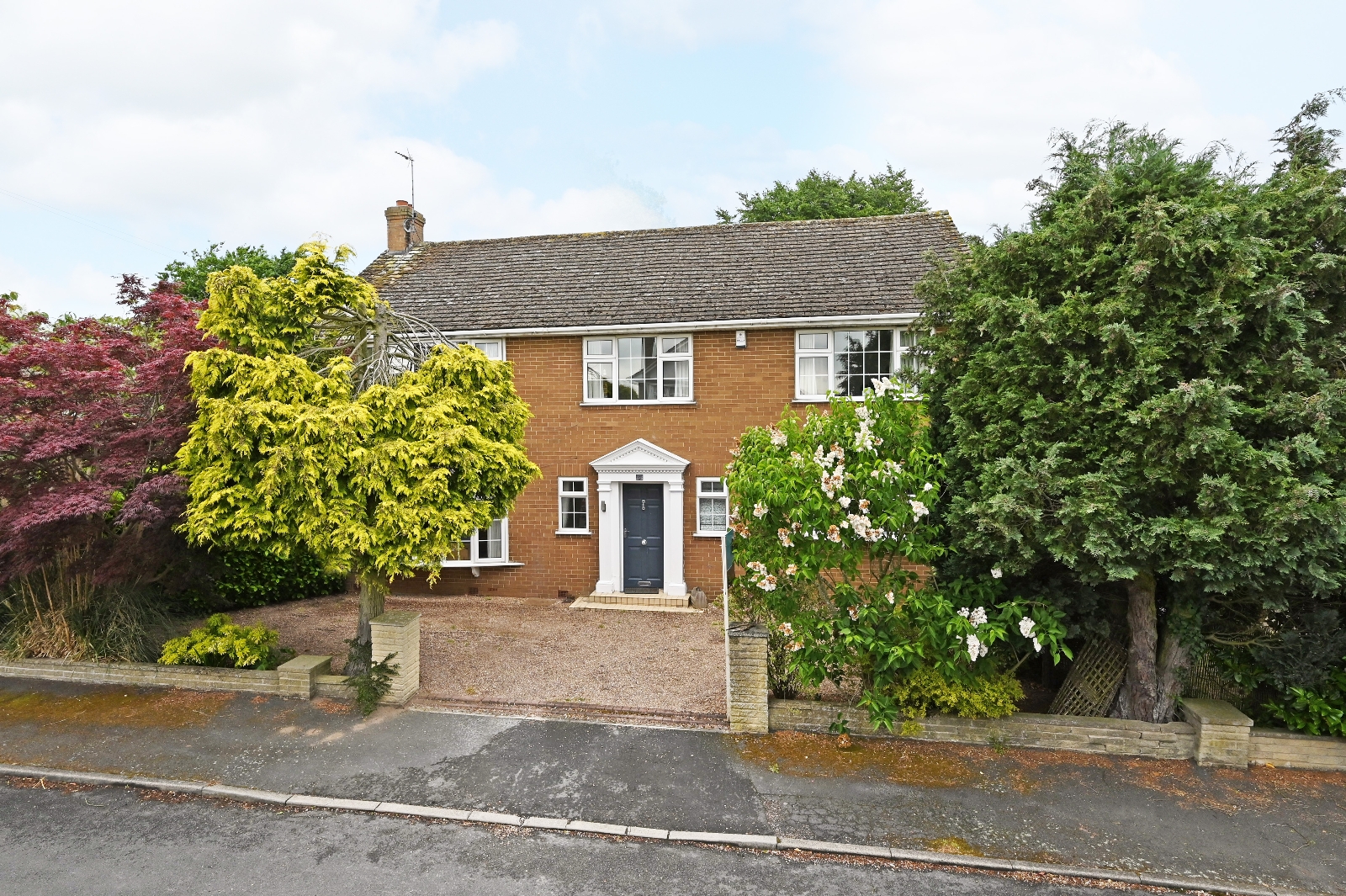 4 bedroom  detached house to rent