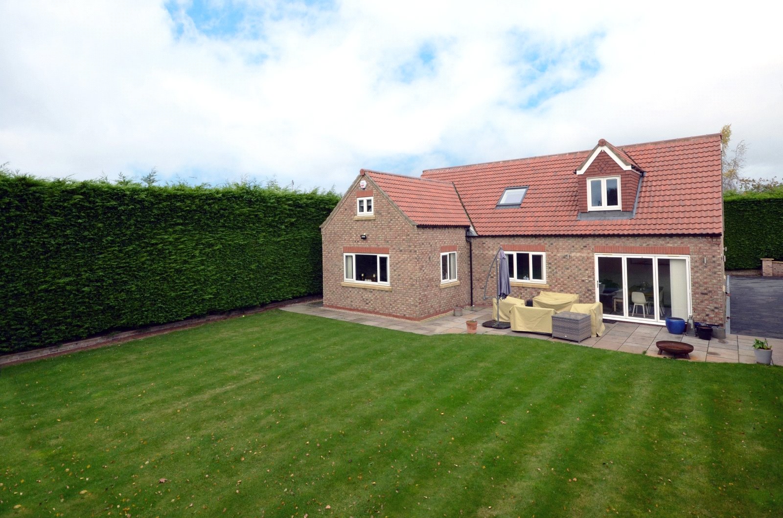 4 bedroom  detached house to rent