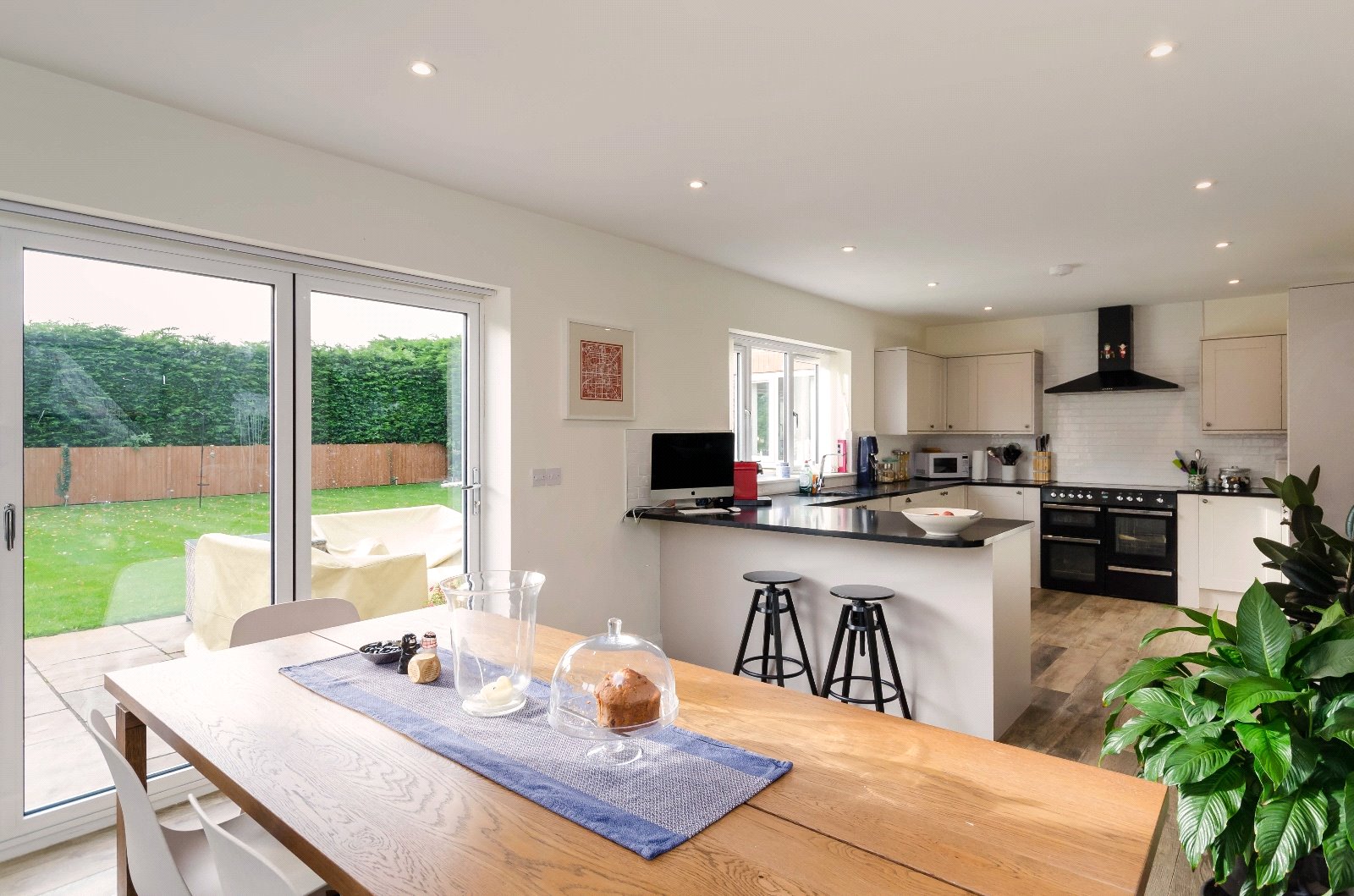 4 bedroom  detached house to rent