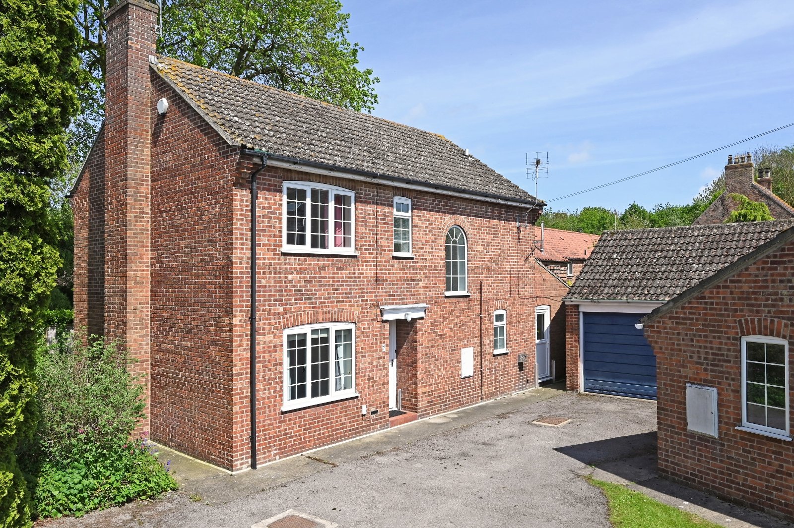 4 bedroom  detached house to rent