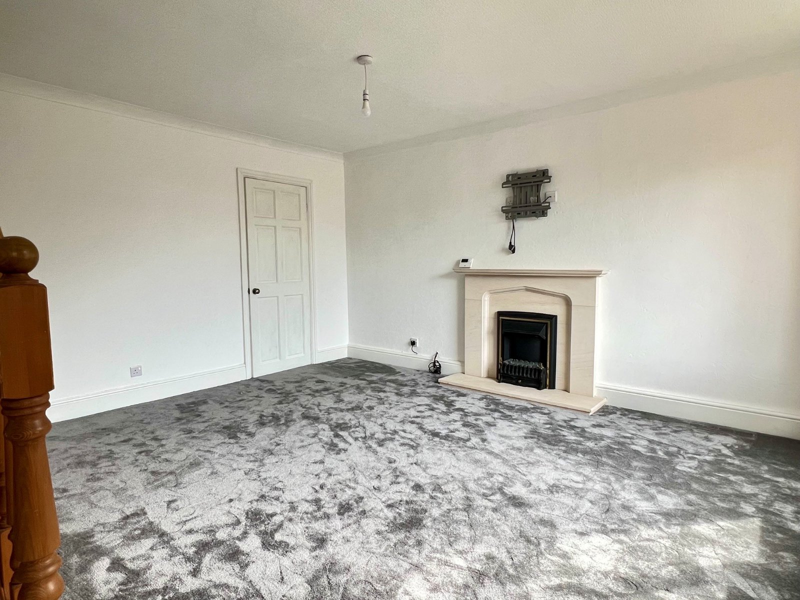 3 bedroom  semi-detached house to rent