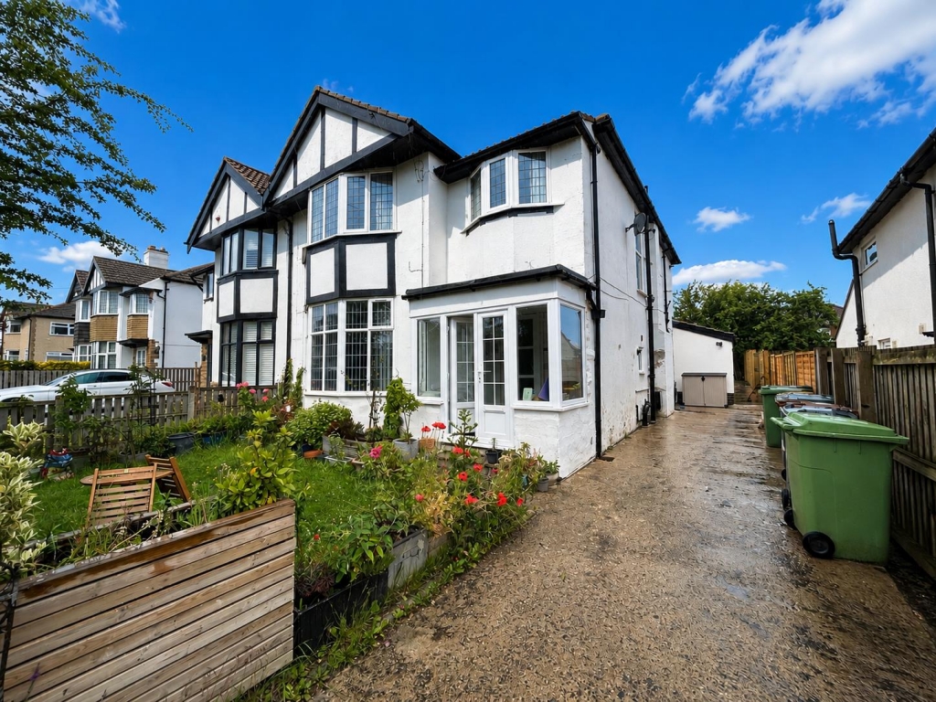 3 bedroom apartment to rent